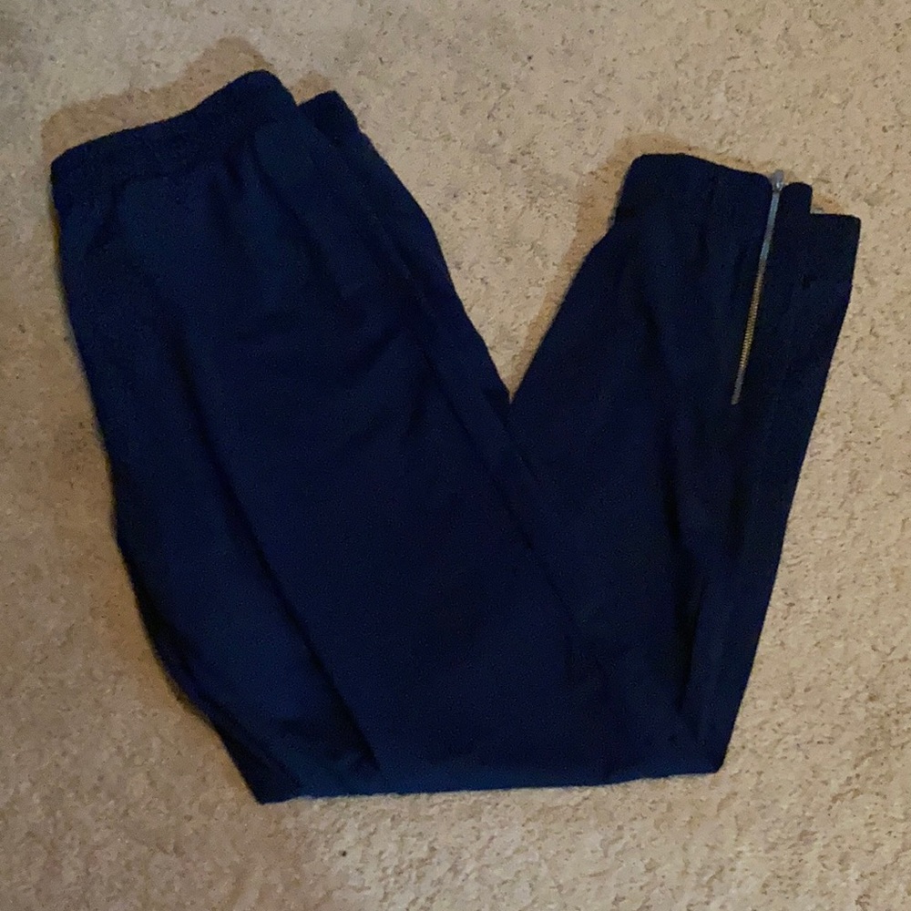 Zyia navy everywhere pants with zippered ankle.